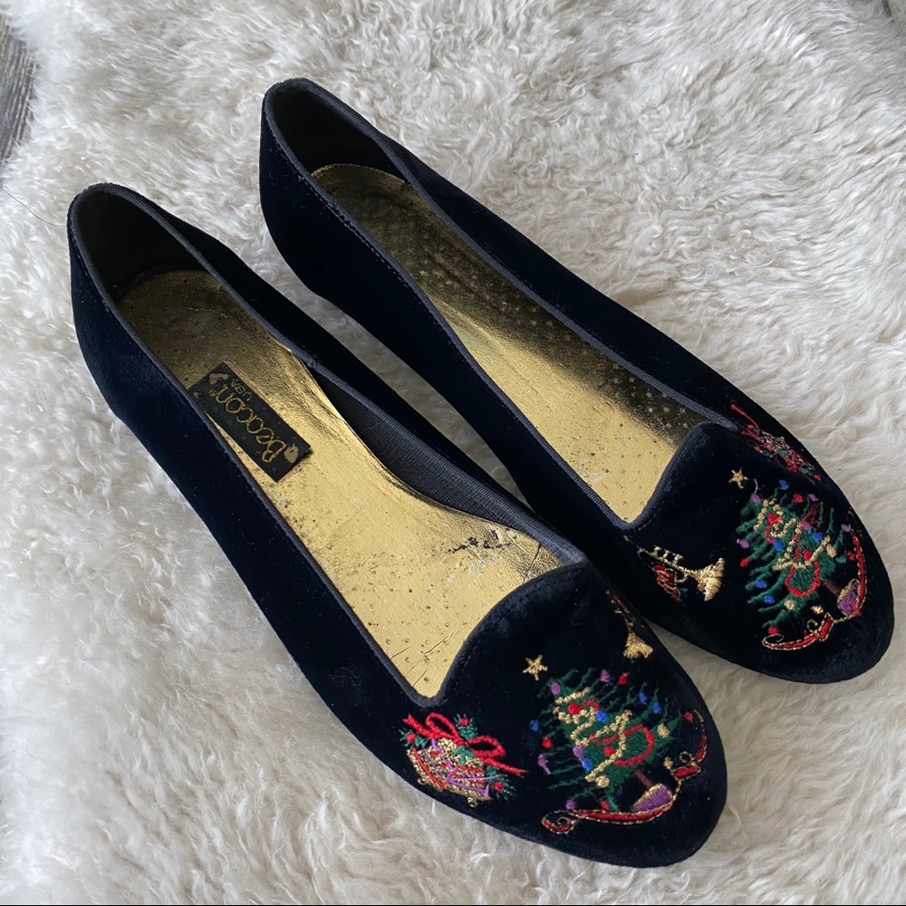Vintage Beacon USA Christmas Tree & Gifts Embroidered Black Velvet Loafer Flats - Picture 8 of 11